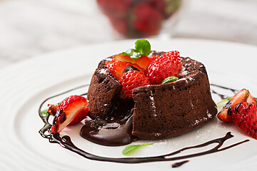 Cotati Food Service Chocolate Fondant (cupcake) With Strawberries And Powdered Sugar
